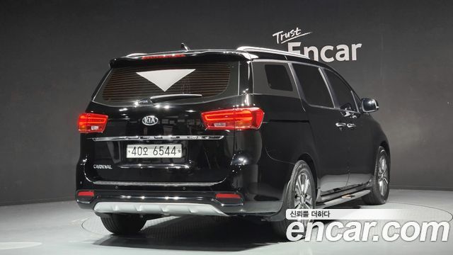 Kia Canival 2019 — photo 2