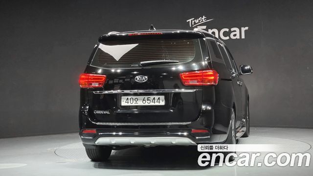 Kia Canival 2019 — photo 4