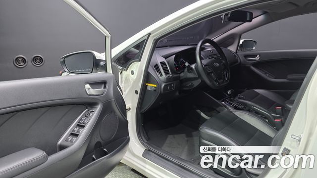 Kia K3 2016 — photo 13