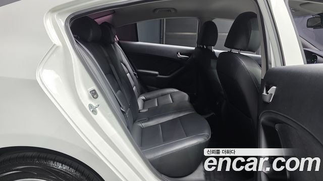 Kia K3 2016 — photo 18