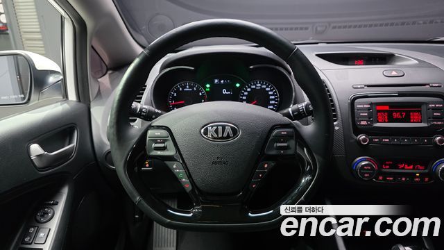 Kia K3 2016 — photo 19