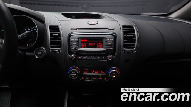 Kia K3 2016 — photo 20