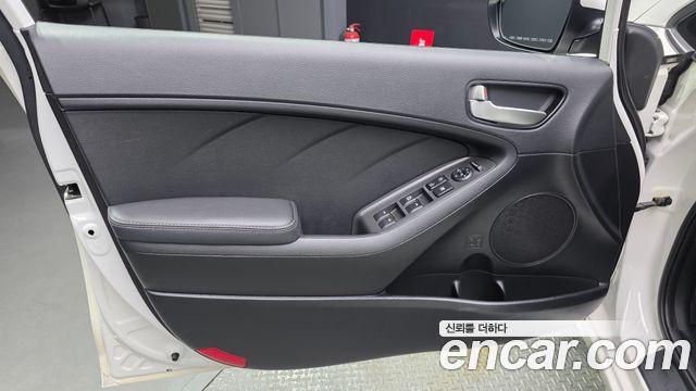 Kia K3 2016 — photo 14