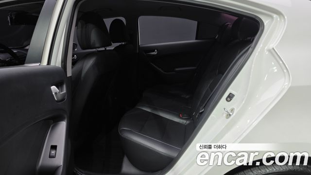 Kia K3 2016 — photo 16