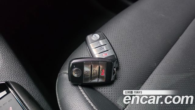 Kia K3 2016 — photo 31