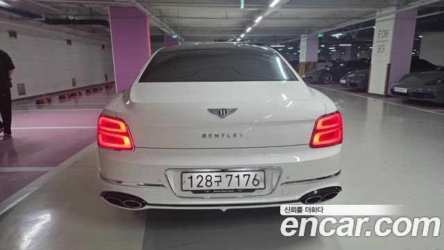 Bentley Flying Spur 2022 — photo 4