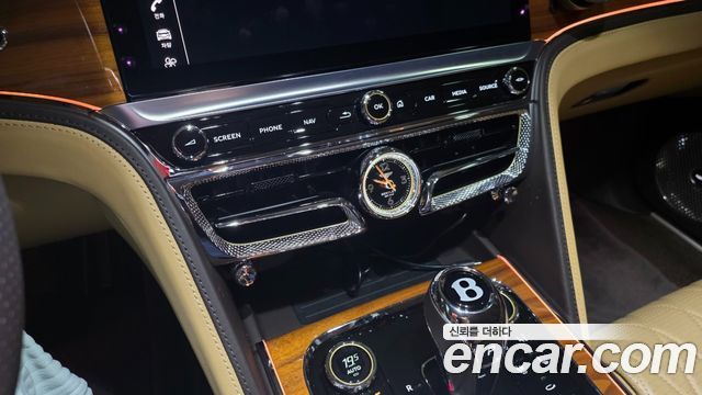 Bentley Flying Spur 2022 — photo 14