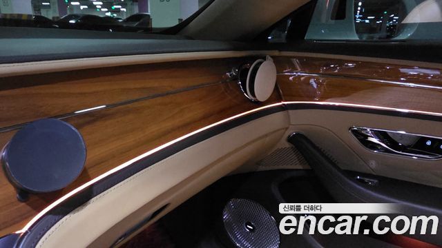 Bentley Flying Spur 2022 — photo 16