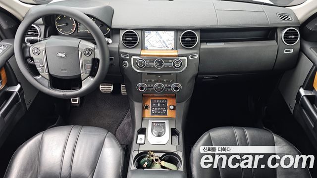 Land Rover Discovery 2016 — photo 10