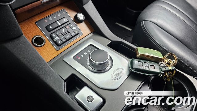 Land Rover Discovery 2016 — photo 12