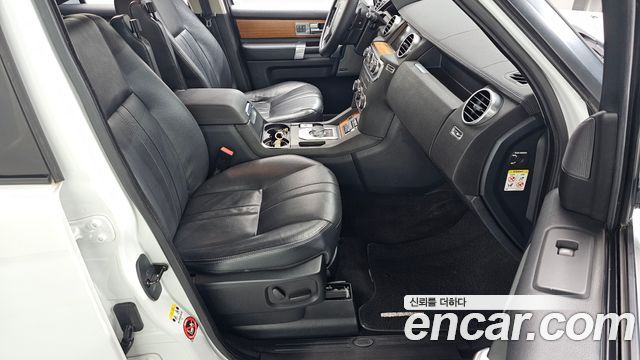 Land Rover Discovery 2016 — photo 17