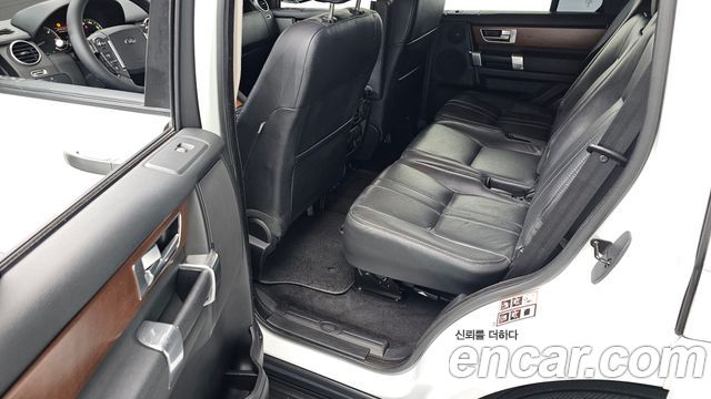 Land Rover Discovery 2016 — photo 18