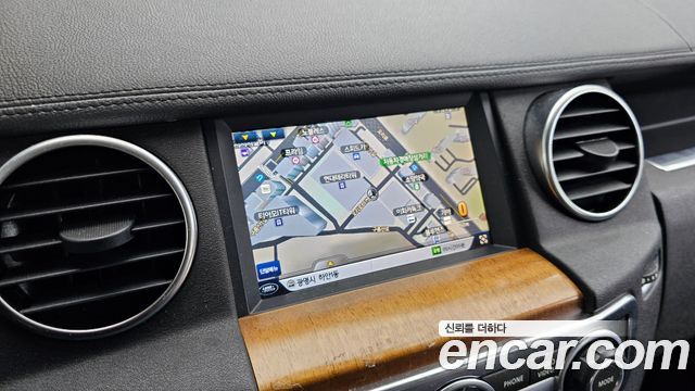 Land Rover Discovery 2016 — photo 19