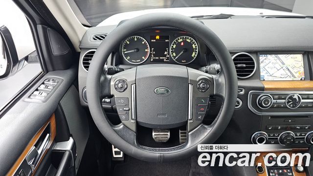 Land Rover Discovery 2016 — photo 21