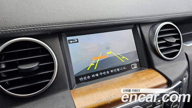 Land Rover Discovery 2016 — photo 22