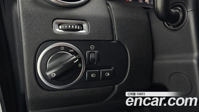 Land Rover Discovery 2016 — photo 24
