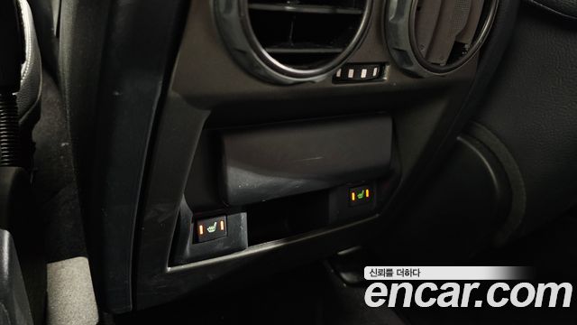 Land Rover Discovery 2016 — photo 26