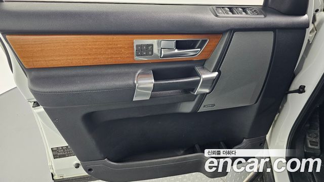 Land Rover Discovery 2016 — photo 14