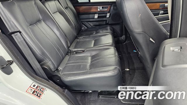 Land Rover Discovery 2016 — photo 16