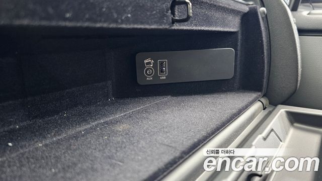 Land Rover Discovery 2016 — photo 27
