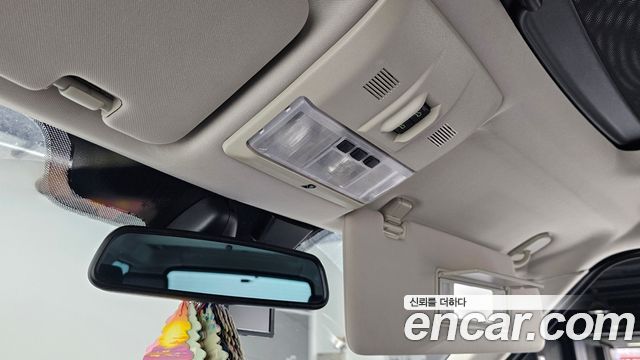 Land Rover Discovery 2016 — photo 28