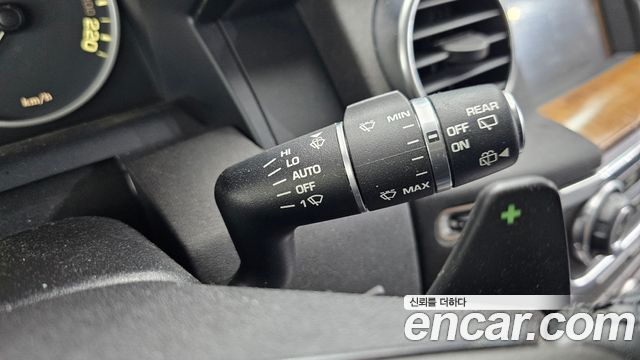 Land Rover Discovery 2016 — photo 29