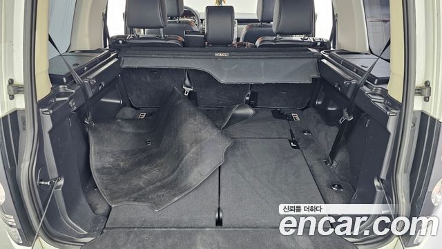 Land Rover Discovery 2016 — photo 31