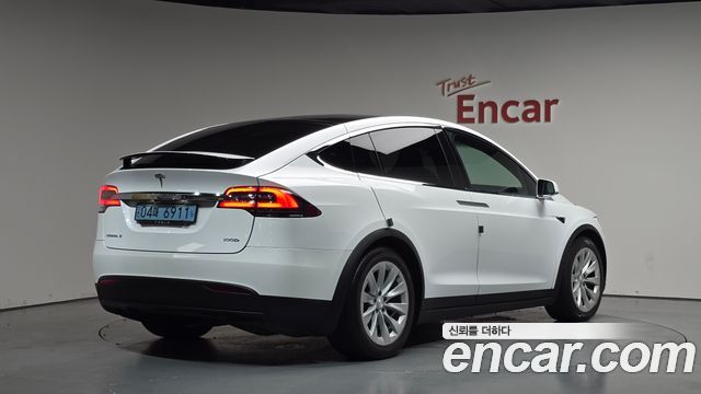 Tesla Model X 2018 — photo 2