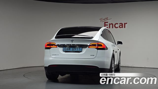 Tesla Model X 2018 — photo 4