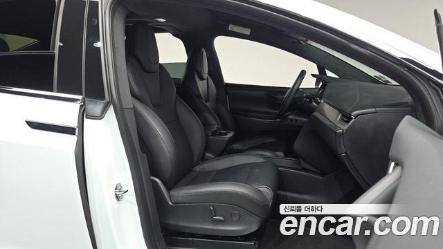 Tesla Model X 2018 — photo 17