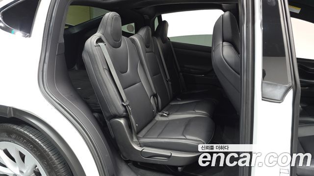 Tesla Model X 2018 — photo 18