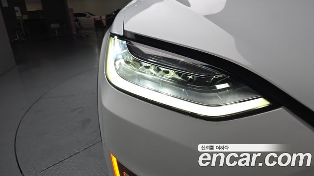 Tesla Model X 2018 — photo 8