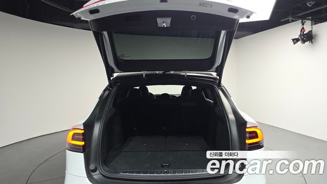 Tesla Model X 2018 — photo 16