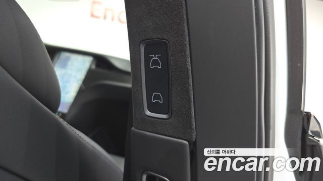 Tesla Model X 2018 — photo 29