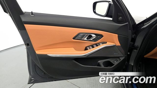 BMW 3-Series 2025 — photo 14