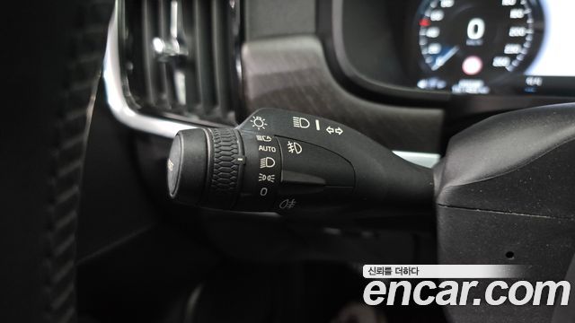 Volvo V90 2017 — photo 16