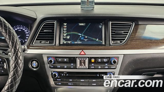 Genesis G80 2017 — photo 14
