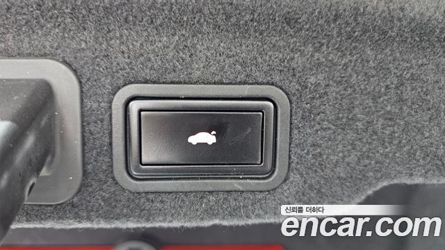 Audi A8 2013 — photo 16