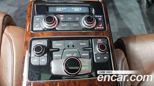 Audi A8 2013 — photo 19