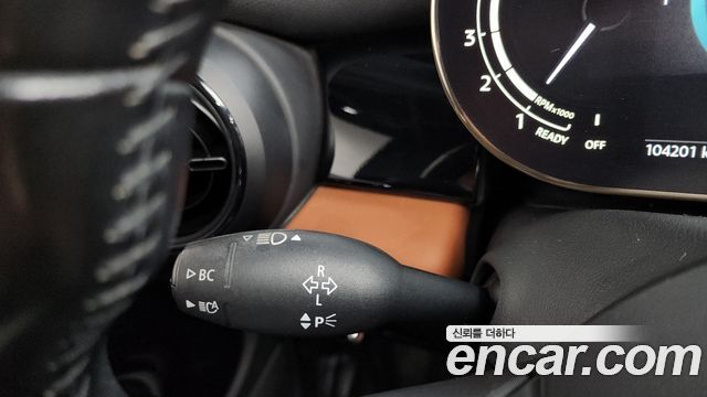 Mini Cooper Convertible 2022 — photo 28