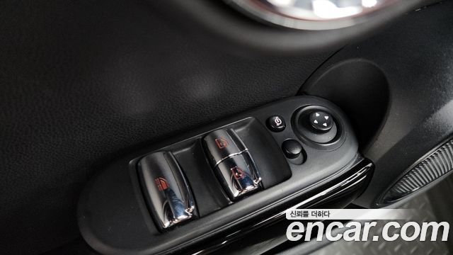 Mini Cooper Convertible 2022 — photo 30