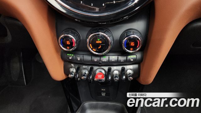 Mini Cooper Convertible 2022 — photo 31