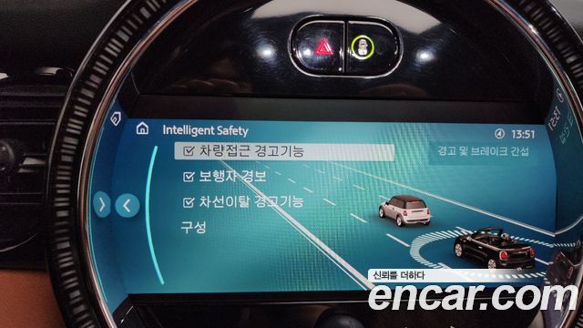 Mini Cooper Convertible 2022 — photo 33