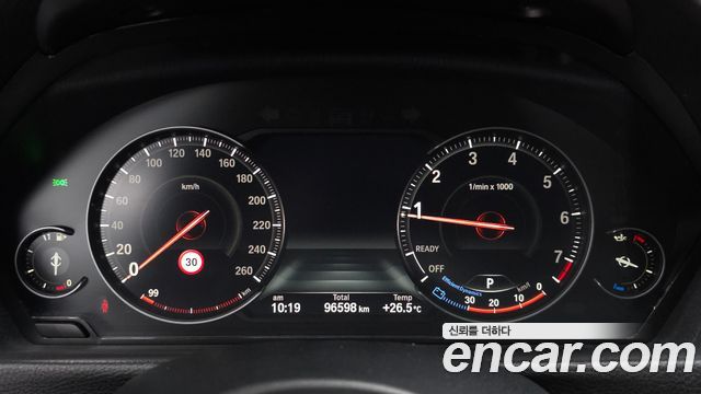 BMW 3-Series 2018 — photo 11