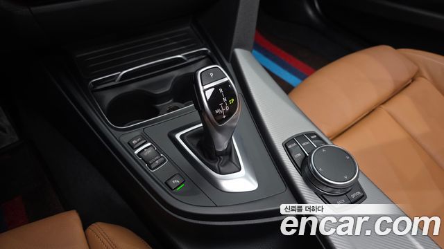 BMW 3-Series 2018 — photo 12