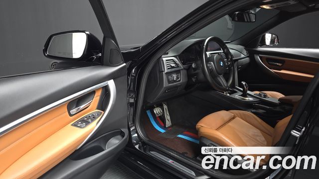 BMW 3-Series 2018 — photo 13
