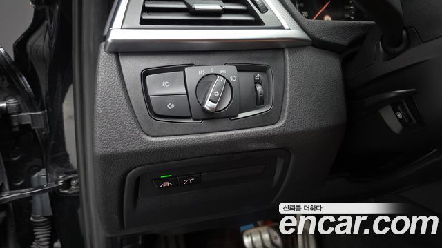 BMW 3-Series 2018 — photo 19