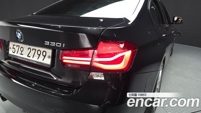 BMW 3-Series 2018 — photo 9