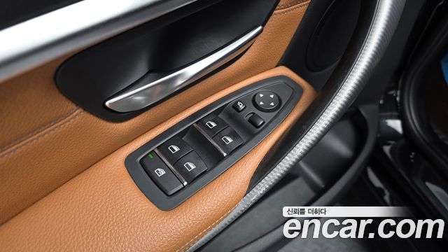 BMW 3-Series 2018 — photo 30