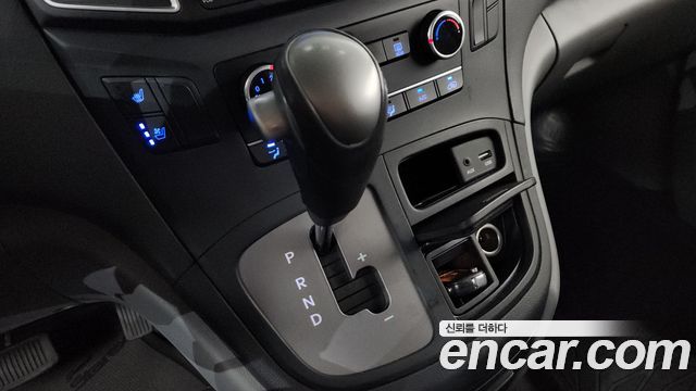 Hyundai Starex 2021 — photo 12
